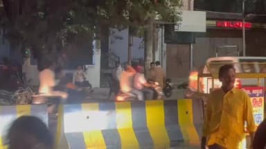 मथुरा: वृंदावन में वायरल वीडियो के बाद कप्तान ने दो पुलिसकर्मियों को किया सस्पेंड, पब्लिक पर चली खबर का हुआ असर
