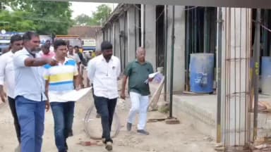 ஸ்ரீவில்லிபுத்தூர்: நகராட்சி பகுதிகளில் பல்வேறு உள்கட்டமைப்பு மற்றும் குடிநீர் திட்ட பணிகளை மாவட்ட ஆட்சியர் நேரில் சென்று ஆய்வு மேற்கொண்டார்