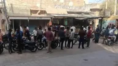 ओसियां: मथानीया बस स्टैंड पर मजदूरों का जमावड़ा, यात्रियों और दुकानदारों को हो रही परेशानी, यातायात व्यवस्था प्रभावित