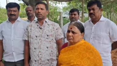 ರಾಮನಗರ: ನೋಟಿಸ್ ನೀಡದೆ ಜಮೀನು ಸರ್ವೆ ಮಾಡಲು ಬಂದ ಅಧಿಕಾರಿಗಳಿಗೆ ಶೇಷಗಿರಿಹಳ್ಳಿಯಲ್ಲಿ ರೈತರು ಹಾಗೂ ಮುಖಂಡರಿಂದ ತಡೆ
