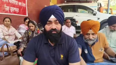 ਗੁਰਦਾਸਪੁਰ: ਫਾਰਮੇਸੀ ਅਫਸਰਾਂ ਨੇ ਆਪਣੀਆਂ ਮੰਗਾਂ ਨੂੰ ਲੈਕੇ ਸਿਵਿਲ ਸਰਜਨ ਦਫਤਰ ਗੁਰਦਾਸਪੁਰ ਵਿਖੇ ਕੀਤਾ ਰੋਸ਼ ਪ੍ਰਦਰਸ਼ਨ