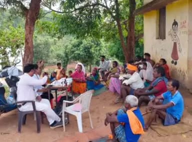 सामरी कुसमी: नवटोली और खामियां में स्वास्थ्य शिविर लगाकर 124 लोगों का इलाज, दुर्गम इलाके में पहुंच रहा है स्वास्थ्य विभाग