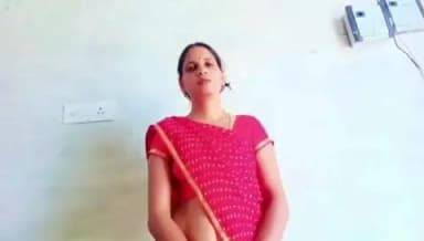 स्वयं सहायता समूह से जुड़कर मुझे बचत, प्रशिक्षण और रोजगार के अवसर प्राप्त हुए - श्रीमती पम्मी जादौन, जिला भिण्ड
#12YearsOfGaribKalyan
#12YearsOfSeva
#LongestServingElectedPMModi
#भिण्ड
#Bhind