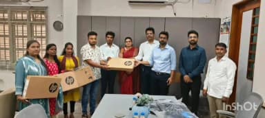 ಕಲಬುರಗಿ: ನಗರದಲ್ಲಿ ವಿದ್ಯಾರ್ಥಿಗಳಿಗೆ ಲ್ಯಾಪ್ ಟಾಪ್ ವಿತರಣೆ ಮಾಡಿದ ಜಿಲ್ಲಾಧಿಕಾರಿಗಳು
