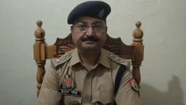 #amethipolice थाना कमरौली पुलिस व स्वाट टीम अमेठी द्वारा 12 ड्रम केमिकल, 10 ड्रम पेट्रोल,02 छोटे टैंकर वाहन, 01 पंपिग सेट व 02 प्लासटिक की पाइप के साथ 05 अभियुक्तों को गिरफ्तार कर पुलिस द्वारा की जा रही वैधानिक कार्यवाही के संबंध में #CO_मुसाफिरखाना द्वारा दी गयी बाइट । https://t.co/R2qPsB6chj
