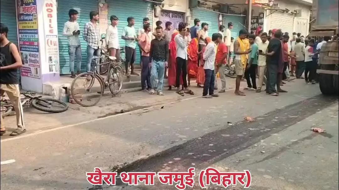 खैरा में 15 राउंड_गो /ली चलने की आशंका
सड़क हादसे में #मुस्कान की गई जान, आम जनता और पुलिस बल के बीच पथराव थाने......