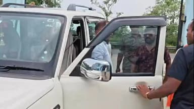 বিনপুর ১: খিচুড়িতে টিকটিকি,অসুস্থ প্রায় ২৬ জন মা ও শিশু,আখড়াগোড়া এলাকার ঘটনা,লালগড় হাসপাতালে অসুস্থদের দেখতে গেলেন বিধায়ক