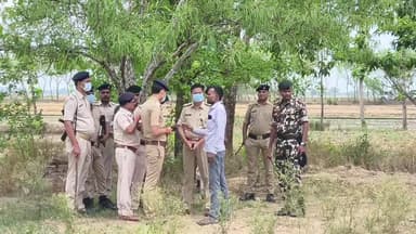 मोहनिया: प्रेम प्रसंग में हुई शशि कुमार की हत्या बघिनी के समीप मिला शव,पहुंचे एसपी हरिमोहन शुक्ला,डीआईओ और फॉरेंसिक कर रही जांच।