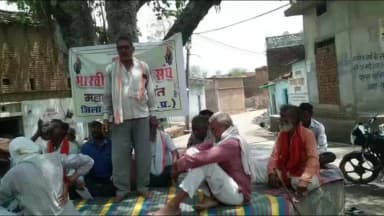 टीकमगढ़: फोन नहीं उठाते, काम नहीं करते"— पटवारी के खिलाफ किसानों का फूटा गुस्सा, आस्तोन में धरना-प्रदर्शन