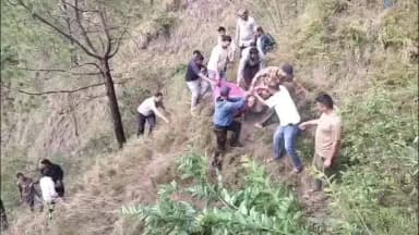 देवाल: देवाल-घेस मोटर मार्ग पर बुलेरो वाहन दुर्घटनाग्रस्त, 4 लोगों की मौत, 4 घायल