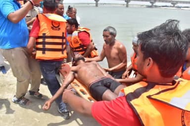 पटियाली: कादरगंज घाट पर राज्य स्तरीय बाढ़ मॉक एक्सरसाइज, आपदा प्रबंधन तैयारियों का परीक्षण किया गया