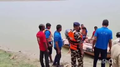 भिनगा: खजुहा झुनझुनिया राप्ती नदी तट पर संभावित बाढ़ से बचाव के लिए हुई मॉक ड्रिल, डूबते हुए को बचाने का हुआ अभ्यास