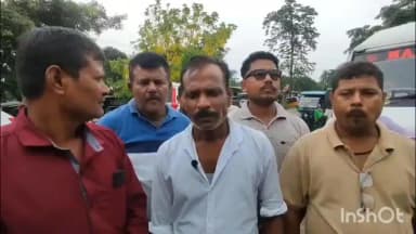মৰিগাঁও: জিলা পৰিবহণ চালক আৰু পৰিচালক সন্থাৰ উদ্যোগত কেইবাটাও দাবী পূৰণৰ দাবীত মটৰ শ্ৰমিক সন্থাৰ ধৰ্ণা কাৰ্যসূচী
