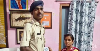 चांद: थाना क्षेत्र से गुम हुए तीन मोबाइल फोन को बरामद कर पुलिस ने वास्तविक धारकों को सौंपा