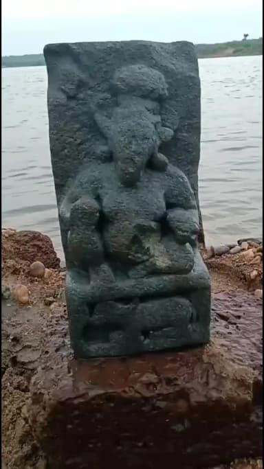 গোপীবল্লভপুর ২: গোপীবল্লভপুর ২ নম্বর ব্লকের মহাপাল এলাকার সুর্বণরেখা নদী থেকে উদ্ধার হল প্রাচীণ কালের মূর্তি ও প্রাচীণ কালের পাথর