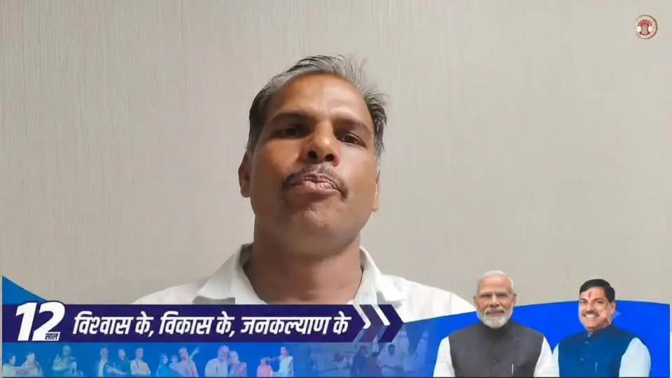 पीएम-किसान सम्मान निधि योजना से किसानों को मिल रहा संबल
डिंडौरी के श्री खामोद चंदेल ने बताया कि पीएम-किसान सम्मान निधि योजना से प्राप्त राशि खेती के लिए बीज, खाद एवं अन्य आवश्यक संसाधन जुटाने में सहायक साबित हो रही है। उन्होंने इस योजना के लिए प्रधानमंत्री श्री नरेंद्र मोदी जी का आभार व्यक्त किया।
#PMKisan
#12YearsOfKisanSamriddhi #KisanSammanNidhi #Dindori #KisanKalyan #JansamparkMP #ViksitMadhyaPradesh #SuccessStory #FarmerWelfare