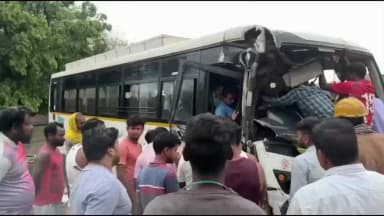 गोबिंदपुर राजनगर: राजनगर में बड़ा हादसा टला: सिटिजन बस और ट्रेलर की टक्कर, चालक घायल, सभी यात्री सुरक्षित