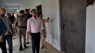 एकमा प्रखंड अंतर्गत परसागढ़ में तत्काल राजकीय डिग्री कॉलेज एकमा का संचालन 01 जुलाई से प्रस्तावित है, आज जिलाधिकारी ने इस भवन में किये जा रहे मरम्मती एवं अन्य कार्यो का निरीक्षण किया.
#DegreeCollege
#blocklevel
#ekma
#saran
#inspection
#DM
Bihar Education Department
Information & Public Relations Department, Government of Bihar