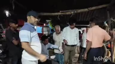 इकौना: मदारा और कैलाशपुर में फाइलेरिया उन्मूलन के लिए नाइट ब्लड सर्वे का स्वास्थ्य विभाग के अधिकारियों ने किया निरीक्षण