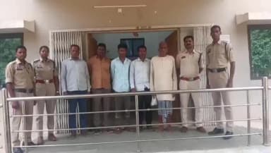 बड़ेराजपुर: विश्रामपुरी थाना पुलिस ने डकैती के 5 आरोपियों को 24 घंटे के भीतर किया गिरफ्तार
