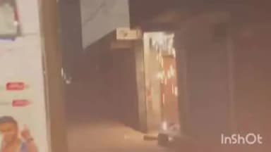 बारां: कुंजबिहारी कॉलोनी में रात को घरों के ऊपर से गुजर रही बिजली लाइन में हुई स्पार्किंग, तार टूटकर नीचे गिरा