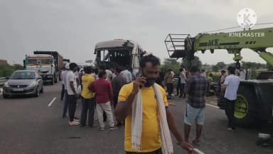 महेंद्रगढ़: गांव बुचावास टोल प्लाजा के नजदीक 40 टूरिस्टो से भरी वोल्वो बस ट्रक में घुसी, दो लोगों की मौत, 16 लोग गंभीर रूप से घायल