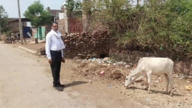 किशनगंज: एबीडीओ ने ग्राम पंचायतों का किया निरीक्षण, सफाई और आवास कार्यों में तेजी लाने के दिए निर्देश