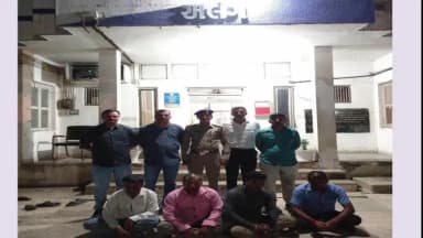 તળાજા: અલંગમાં જાહેરમાં તીનપત્તીનો જુગાર રમતા ચાર શખ્સ ઝડપાયા