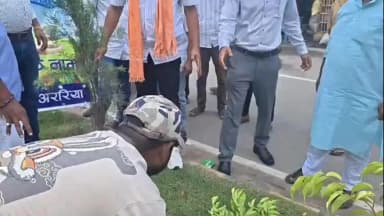 अररिया: नगर परिषद अररिया के द्वारा 'एक पेड़ मां के नाम' अभियान के तहत लगाए गए सैकड़ों पौधे, वृक्षारोपण का दिया संदेश