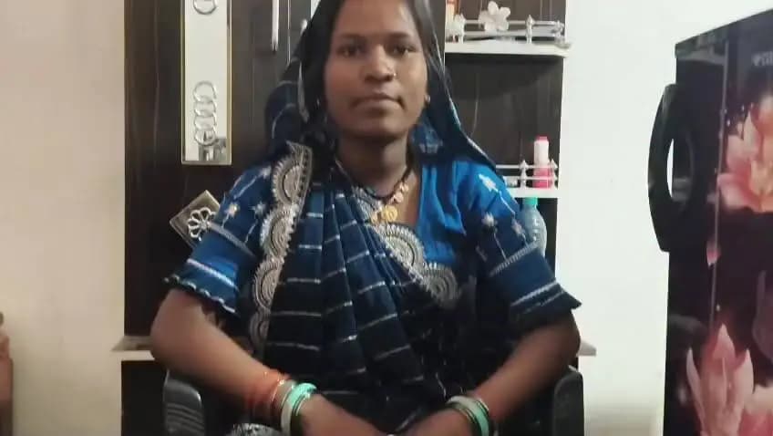 मेरा नाम ललिता उइके है, ग्राम पटनिया, ब्लॉक हर्रई, जिला छिंदवाड़ा से हूं । मुझे प्रधानमंत्री मातृ वंदना योजना का लाभ प्राप्त हुआ है और मैं पूर्ण रूप से स्वस्थ हूं । इसके लिये मैं प्रधानमंत्री जी का धन्यवाद करना चाहती हूं।
#प्रधानमंत्री_मातृ_वंदना_योजना
#12YearsOfNariShakti
#12YearsOfGaribKalyan
#12YearsOfSeva
PMO India
Dr Mohan Yadav
CM Madhya Pradesh
Directorate of Health Services, Madhya Pradesh
Jansampark Madhya Pradesh