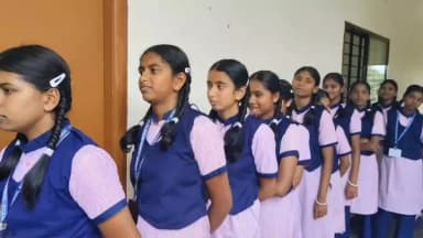 ಕುಶಾಲನಗರ: ಕೂಡಿಗೆ ಮೂರಾರ್ಜಿ ದೇಸಾಯಿ ವಸತಿ ಶಾಲಾ ಸಂಸತ್ತು ಚುನಾವಣೆ EVM ಯಂತ್ರದ ಮೂಲಕ ಮತದಾನ ಮಕ್ಕಳು