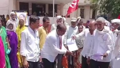 पाथ्री: पाथरी तालुका किसान सभोचा वतिने प्रचंड मोर्चा : तहसील कार्याल्यासमोर जीआरची करण्यात आली होळि