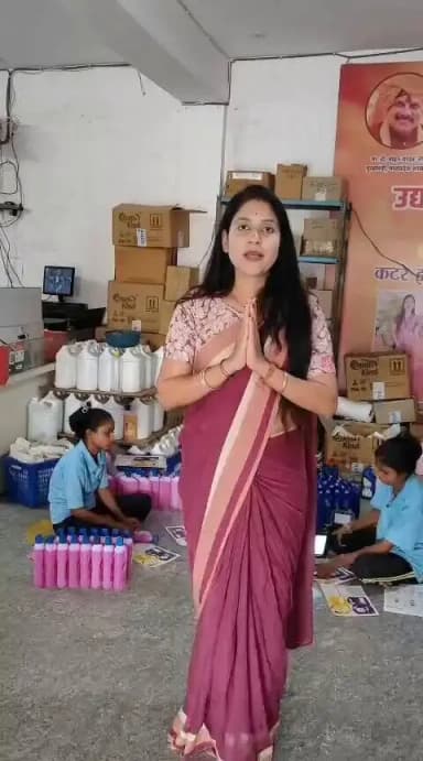 #सिवनी/ महिलाएं गढ़ रहीं आत्मनिर्भरता की नई मिसाल
जिले की संगीता कटरे स्टार्टअप इंडिया पहल से बनी सफल उद्यमी
@PMOIndia @CMMadhyaPradesh @DrMohanYadav51
@JansamparkMP
#12YearsOfGaribKalyan #12YearsOfSeva #LongestServingElectedPMModi #12YearsOfNariShakti #seoni https://t.co/uyw8q1hqST