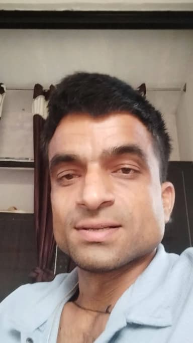 किताबें बंद, कैमरे चालू... क्या यही है हमारे देश का भविष्य?
#bexyhub