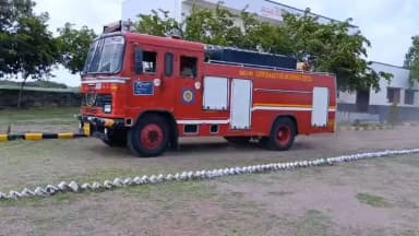 ಅಥಣಿ: ತಾವಂಶಿ ಗ್ರಾಮದ ಸರ್ಕಾರಿ ಪ್ರೌಢಶಾಲೆಯಲ್ಲಿ ಅಗ್ನಿಶಾಮಕ ದಳದಿಂದ ಜಾಗೃತಿ ಕಾರ್ಯಕ್ರಮ ಆಯೋಜನೆ