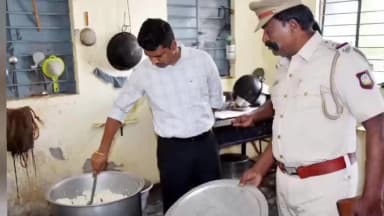அருப்புக்கோட்டை: நகராட்சியில் மேற்கொள்ளப்பட்டு வரும் வளர்ச்சி திட்டப் பணிகளை மாவட்ட ஆட்சித் தலைவர் நேரில் சென்று கள ஆய்வு மேற்கொண்டார்