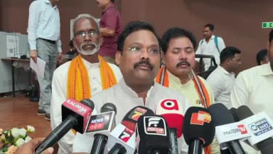 କୋରାପୁଟ: କୋରାପୁଟ ଏସଏଲଏନ ମେଡିକାଲ କଲେଜ ଅଡିଟୋରିୟମରେ ଅନ୍ନପୂର୍ଣ୍ଣା ଯୋଜନା ଶୁଭାରମ୍ଭ କାର୍ଯ୍ୟକ୍ରମ ପ୍ରତିକ୍ରିୟା ରଖିଛନ୍ତି ମନ୍ତ୍ରୀ