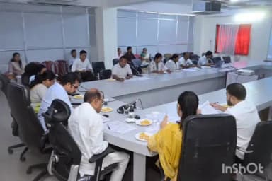 গুৱাহাটী: কামৰূপ মহানগৰ জিলা আয়ুক্তৰ কাৰ্যালয়ত ভূমি পৰামৰ্শদাতা কমিতিৰ বৈঠক