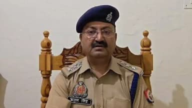 #amethipolice थाना जगदीशपुर के ग्राम सरेसर में फांसी लगाने का प्रयास कर रहे विपिन पुत्र गंगाराम को PRV द्वारा तत्परता दिखाते हुए युवक को जीवित अवस्था में नीचे उतार कर जान बचाने के संबंध में #CO_मुसाफिरखाना द्वारा दी गयी बाइट। @Uppolice https://t.co/Y4eOMSIxB0