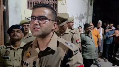 थाना शिकोहाबाद क्षेत्र में सर्राफा व्यापारी से 03 अज्ञात युवकों द्वारा लूट की घटना की सूचना प्राप्त होने पर उच्चाधिकारियों द्वारा घटनास्थल का निरीक्षण करने व अभियोग पंजीकृत कर एसओजी/सर्विलांस व पुलिस टीमों का गठन कर,अनावरण की कार्यवाही करने के सम्बन्ध में #SSP_FRZ द्वारा बाइट- https://t.co/l1WP75Y8Tu