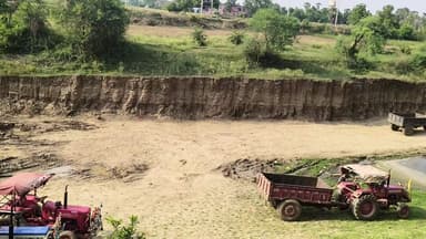 नालन्दा, हरनौत, बहादुरपुर, गंगाबिगहा के नदी में अबैध मिट्टी का कटाई किया जा रहा है..इस्मे प्रसन्न कोई करबै नहीं कर रही ह