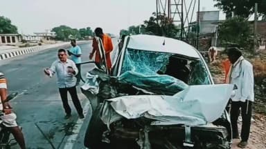 लालगंज: बरडीहा मोड़ के पास आर्टिका कार और ट्रेलर में जोरदार टक्कर, चार लोगों की दर्दनाक मौत, एक व्यक्ति गंभीर रूप से घायल