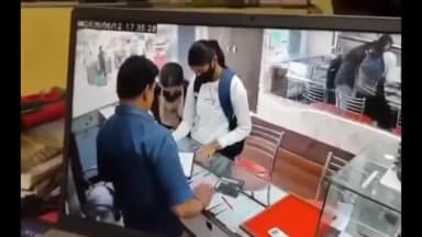 खगौल: दीघा में ज्वैलरी शॉप लूटने पहुंचीं दो युवतियां, सीसीटीवी कैमरे में कैद हुई बारदात