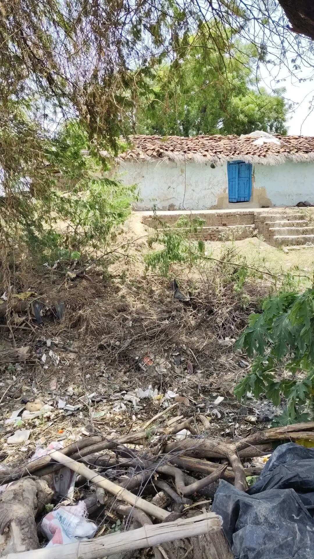 Hamirpur ke thana jalalpur gram Bangla
koi bhi sonvai nhi Hui h
aar sisi rod na hi Nala
aap bekh sakte h.