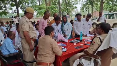 खेसराहा थाना समाधान दिवस में थाना अध्यक्ष अनूप मिश्रा उपजिलाधिकारी बासी ने सुनी जन समस्याएं