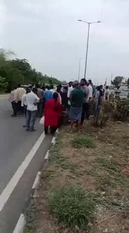 కోదాడ: కోదాడలో చిమిర్యాల క్రాస్ రోడ్ సమీపంలో ఎన్హెచ్-65పై ఘోర ప్రమాదం: పల్టీ కొట్టిన కారు, నలుగురికి తీవ్ర గాయాలు