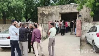 दौसा: मुर्शीद नगर में फांसी का फंदा लगाकर आत्महत्या करने वाले युवक का शव पोस्टमार्टम के बाद परिजनों को सुपुर्द किया गया