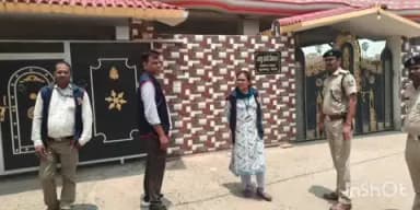 खुसरूपुर: खुसरूपुर प्रखंड प्रमुख पति संतोष डॉन के 25 ठिकानों पर आर्थिक अपराध इकाई क़ी एक साथ हुई छापामारी।