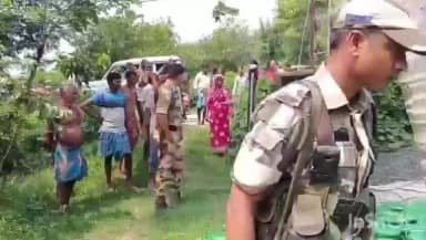 পান্ডুয়া: পান্ডুয়ার জগন্নাথপুর গ্রামে একটি বাড়ি থেকে প্রচুর পরিমানে পঞ্চায়েতের বালতি উদ্ধার