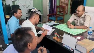 কুমারগ্রাম: তৃণমূলের প্রাক্তন জেলা সভাপতি প্রকাশ চিকবড়াইক ও প্রাক্তন অঞ্চল সভাপতি ভিক্টর রায়ের বিরুদ্ধে পুলিশে লিখিত অভিযোগ দায়ের